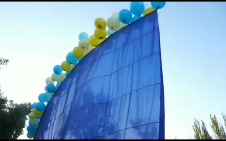 В Авдіївці запустили в небо великий прапор України