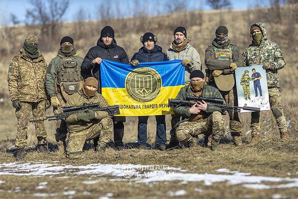 Парвіз Насібов з українськими захисниками