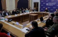 Шмигаль: українцям поступово відновлюють світло й тепло, проте ситуація все ще складна