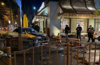 В Одессе автомобиль въехал в McDonald's, пострадали два человека