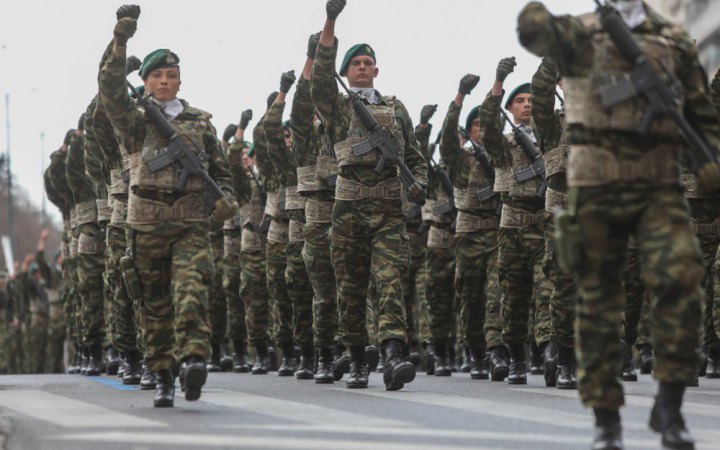 Новобранців армії Греції навчатимуть переважно керувати дронами