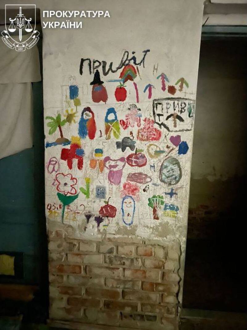 Командир РФ тримав у підвалі на Чернігівщині 369 людей “живий щит”. 10 померло