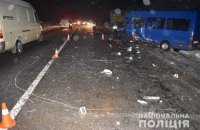 Водій та пасажир рейсового автобуса, що потрапив у ДТП під Тернополем, померли у лікарні