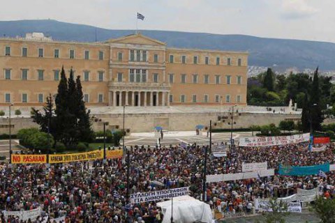 Госслужащие Афин вышли на 24-часовую забастовку из-за низких зарплат