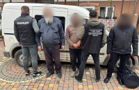 Двох кліриків УПЦ (МП) взяли під варту через переправлення чоловіка за кордон