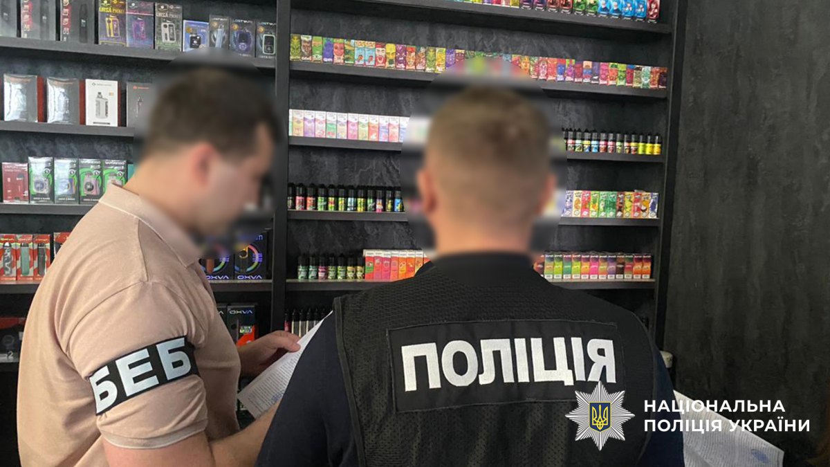 Обшуки під час спецоперації проти тіньового ринку вейпів