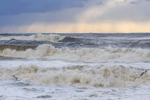 В акваторії Азовського моря оголошено штормове попередження