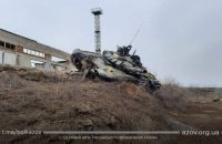 В Мариуполе "азовцы" уничтожили танк и два БТРа российских оккупантов