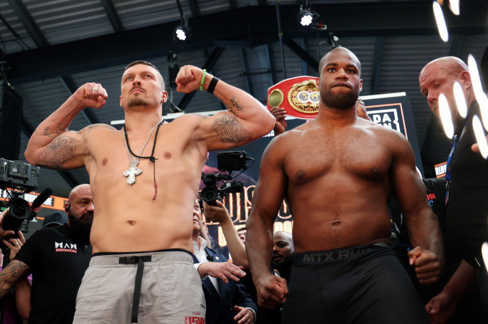 Усик і Дюбуа після зважування