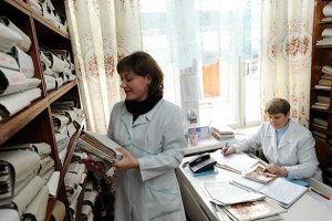 После вмешательства журналистов руководство киевской поликлиники перестало угрожать врачам