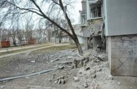 За ніч з-під завалів і з полум'я врятовано шість жителів Луганщини