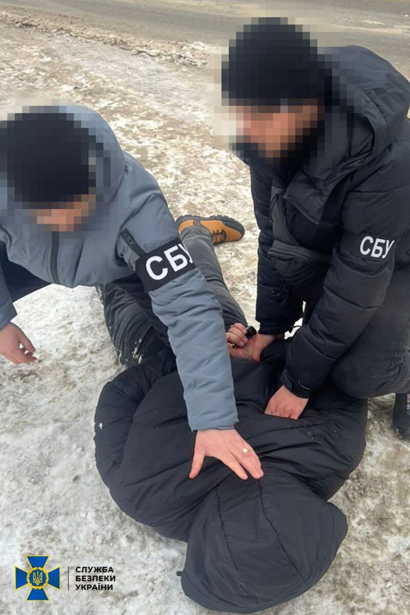 Затримали 16 осіб за підозрою в організації схем для ухилянтів