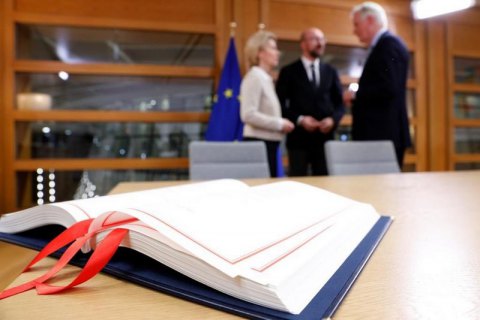 Руководители ЕС подписали договор о выходе Великобритании