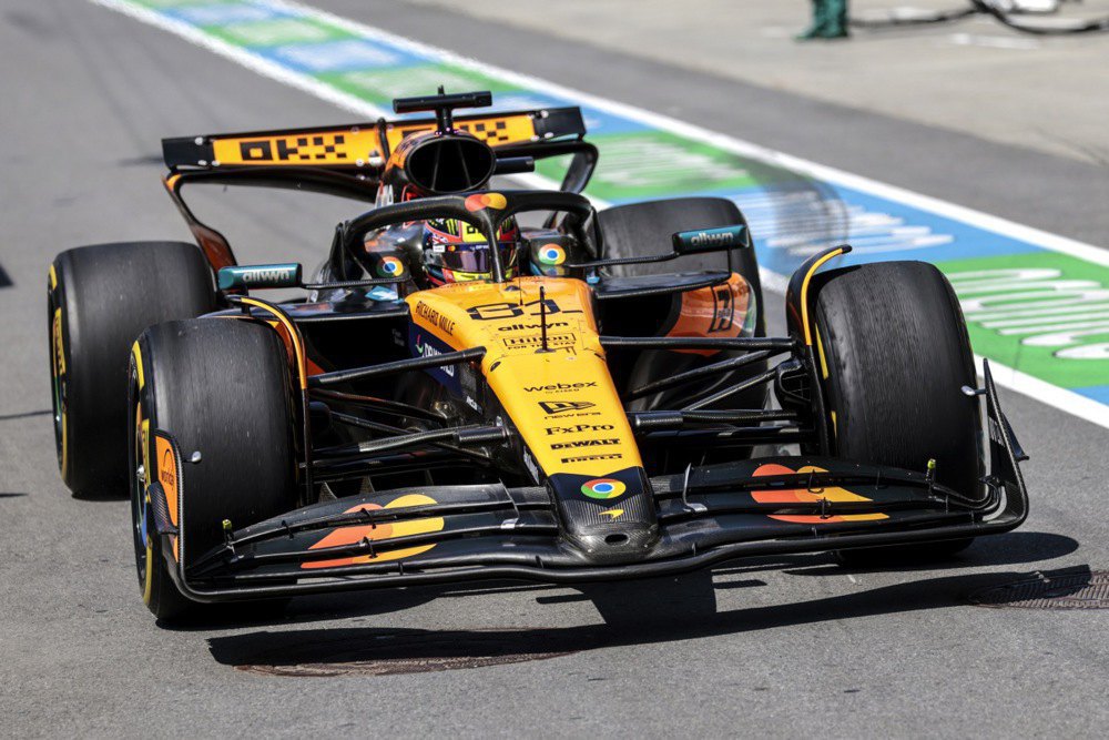 Оскар Піастрі під час гонки