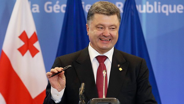 Порошенко подписал соглашение ручкой с Вильнюсского саммита Восточного партнерства, на котором должен был подписать его бывший
президент Виктор Янукович