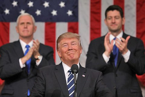 Трамп роздає свій номер мобільного світовим лідерам і просить зв’язуватися напряму