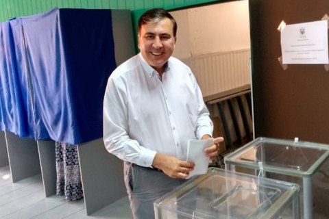 Саакашвили проголосовал на выборах в Раду