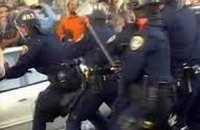 Іспанська поліція кийками намагалася втихомирити натовп протестувальників