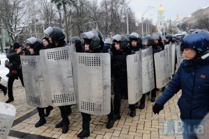Нардеп "Свободы" заявила, что ее не пропустили в помещение ОИК в Киеве 