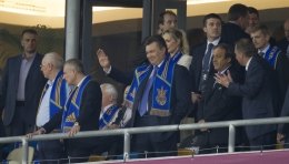 Янукович розділив з уболівальниками радість від гола Шевченка