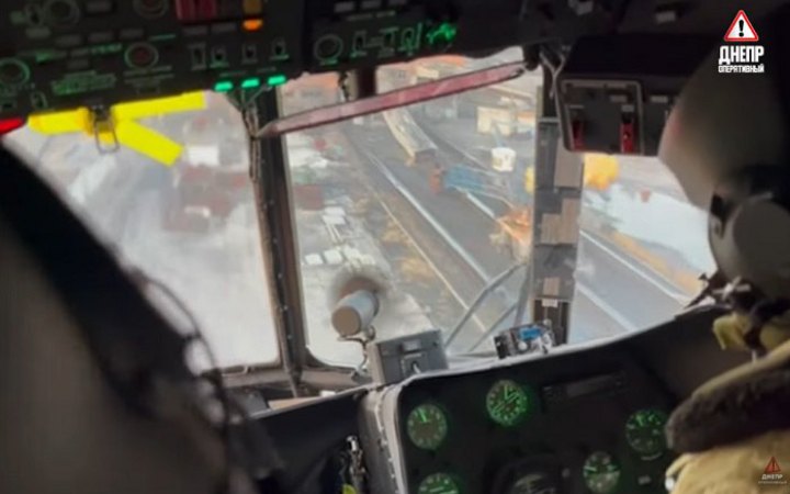 З’явилося відео прориву українських вертольотів до Азовсталі