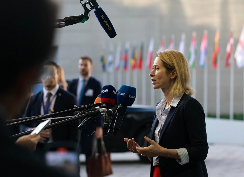 Верховний представник ЄС із закордонних справ і політики безпеки Кая Каллас спілкується зі ЗМІ в день
засідання Європейської ради в Люксембурзі, 14 квітня 2025 року.