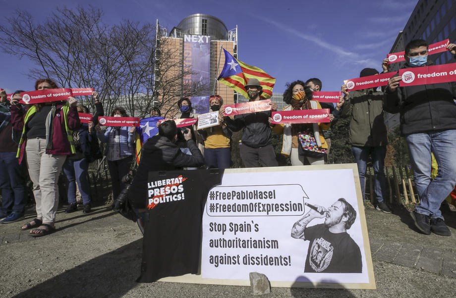 Представники каталонської громади протестують проти затримання іспанського репера, Брюссель, 23 лютого 2021 р.