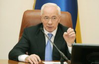 Азаров не будет вводить полный запрет на фуры в Киеве