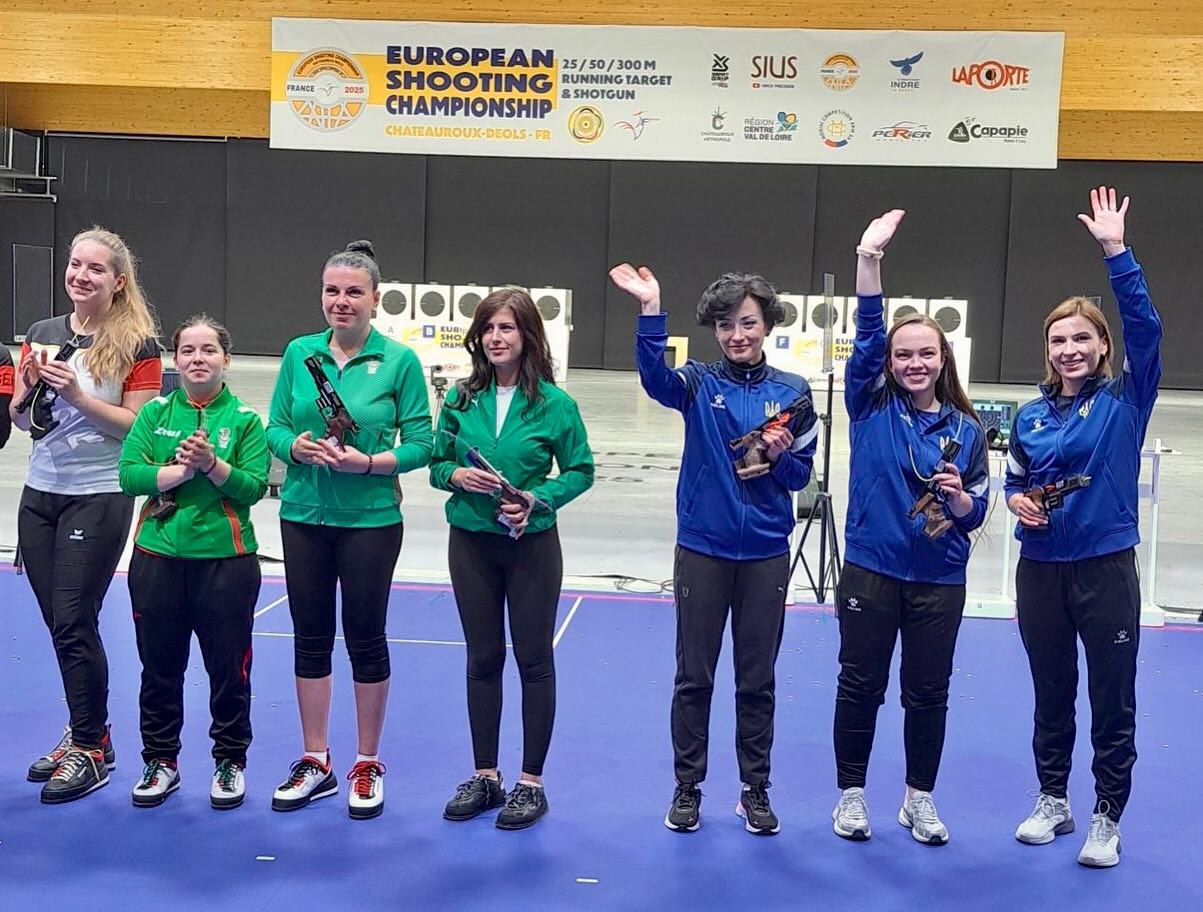 Олена Костевич, Юлія Коростильова та Анастасія Німець здобули бронзу у стрільбі з пістолета на 25 м.