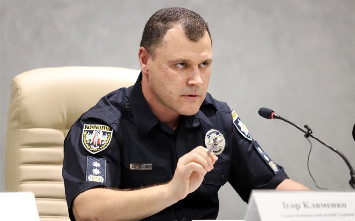 Глава МВС уточнив про виїзд за кордон жінок-депутаток