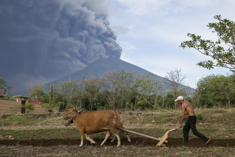 На Балі відбулися два виверження вулкану за тиждень