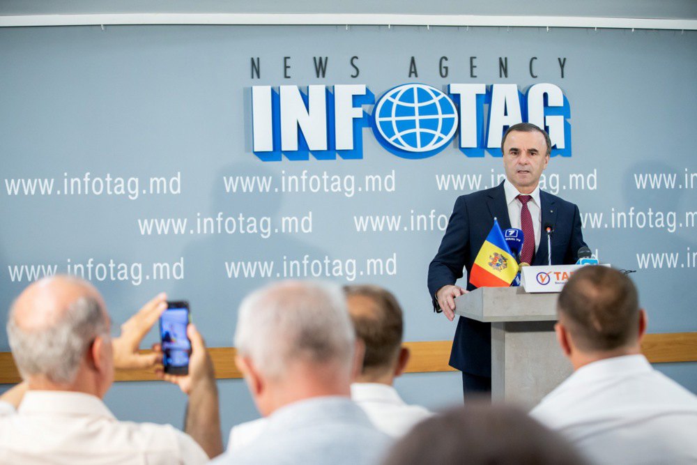 Колишній прем'єр-міністр Молдови Васілє Тарлєв на пресбрифінгу в Кишиневі, 24 липня 2024 року, тоді Тарлєв висунув свою
кандидатуру як незалежний кандидат на президентських виборах 2024 року.