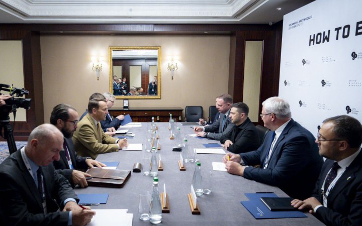 Зеленський обговорив з Сікорським євроінтеграцію України та спільну протидію російським дронам