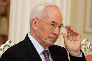 Азаров подав у відставку