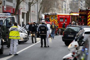 У Парижі знову стріляли, а в Ліоні стався вибух біля мечеті