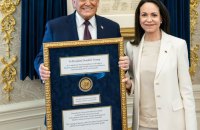 Нобелівський комітет: звання лауреата залишається за переможцем, навіть якщо медаль передали іншому