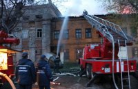 ​В Киеве горело складское здание в промзоне возле "Выдубичей"