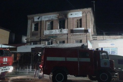 Підозрювану у справі про пожежу в хостелі у Запоріжжі суд відправив під домашній арешт