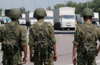 Российский конвой направляется к КПП боевиков 