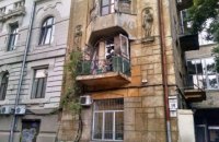 С дома в центре Одессы обрушились три балкона