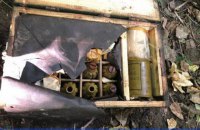 Возле воинской части в Бердичеве нашли два "прикопанных" ящика с гранатами