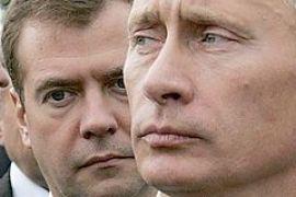 Россияне стали меньше доверять Медведеву и Путину