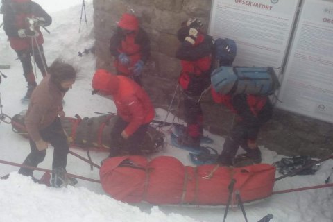 Спасатели не могут спустить тела туристов, погибших на горе Поп Иван, из-за непогоды (обновлено)