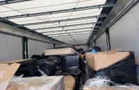 Львівські митники затримали чоловіка, який перевозив незареєстрований вантаж як "гуманітарну допомогу" 