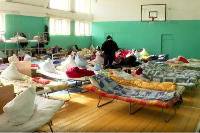 Табір депортованих з Маріуполя у Криму