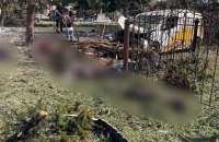 Росіяни вдарили авіабомбою по селищу Ярова на Донеччині під час видачі пенсій, понад 20 людей загинули