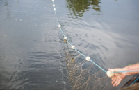 На Сумщині російський дрон влучив у човен із рибалками