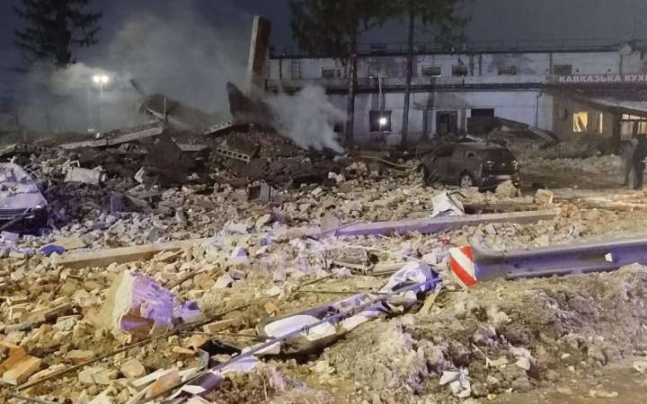 На Львівщині унаслідок вибуху на автотранспортному підприємств постраждали троє людей (оновлено)