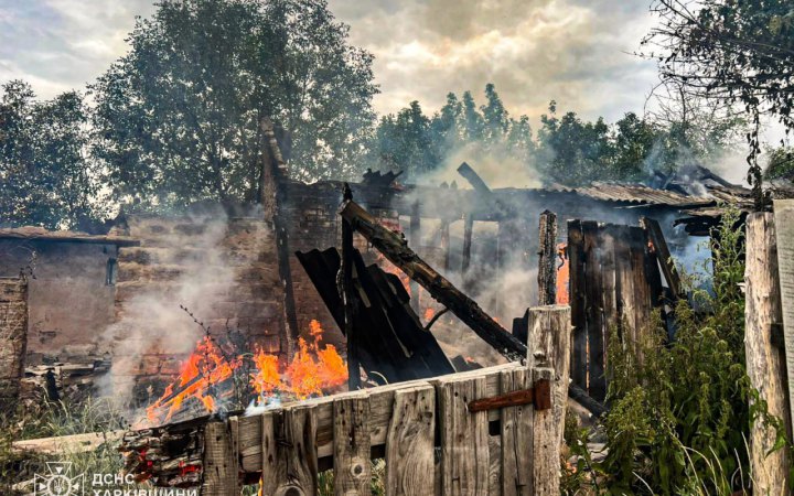 Росіяни вдарили по Куп'янському району Харківщини: виникли масштабні пожежі