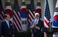 Президенти США та Південної Кореї повідомили про продовження підтримки України